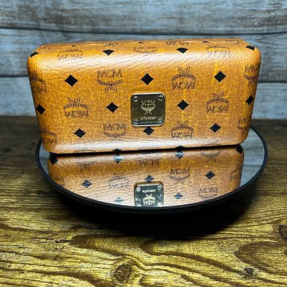 MCM Sunglasses Hard Shell Case & Cleaning Cloth - Picture 9 of 9